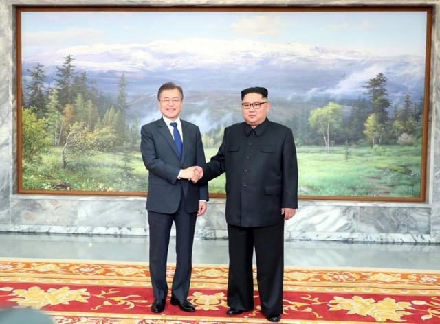 South Korean President Moon Jae-in shakes hands with North Korean leader Kim Jong Un during their summit at the truce village of Panmunjom, North Korea. (REUTERS) South Korean President Moon Jae-in shakes hands with North Korean leader Kim Jong Un during their summit at the truce village of Panmunjom, North Korea. (REUTERS)