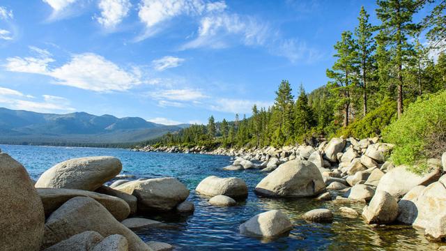 Lose yourself to the magic of the Sierra Nevada range(Visit California) Lose yourself to the magic of the Sierra Nevada range(Visit California)