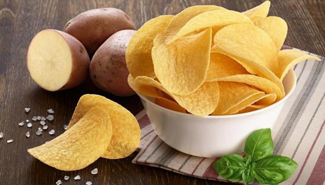 Foods with excess salt or packaged food can cause bloating and increased water retention. (Shutterstock) Foods with excess salt or packaged food can cause bloating and increased water retention. (Shutterstock)