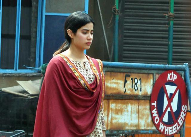 Janhvi Kapoor during a shoot of her upcoming movie Dhadak, at New Market in Kolkata. (PTI) Janhvi Kapoor during a shoot of her upcoming movie Dhadak, at New Market in Kolkata. (PTI)