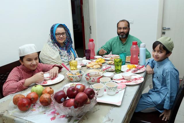 Syed Mohammad Qasim eats Sehri with his family. (Amal KS/HT)