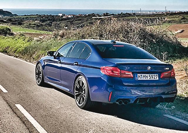 The exhaust note sounds underwhelming and doesn’t crackle and roar like you would expect from something so sporty. It’s the strong and silent type! The exhaust note sounds underwhelming and doesn’t crackle and roar like you would expect from something so sporty. It’s the strong and silent type!