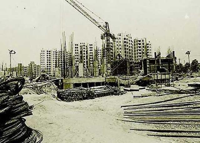 DLF Ltd started building both office and residential properties in the city in the 1980s. (Rajiv Gupta/HT Archive) DLF Ltd started building both office and residential properties in the city in the 1980s. (Rajiv Gupta/HT Archive)