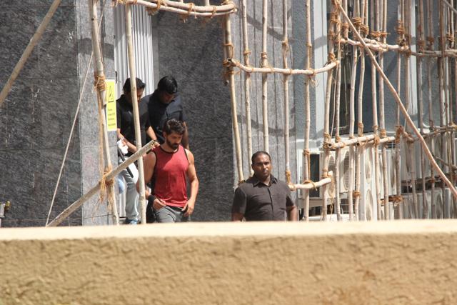 Is Hrithik Roshan’s location shoot about an ad? (Viral Bhayani)