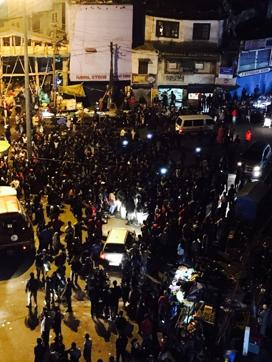 Several people, including policemen, a journalist and passersby, were injured in a barrage of stone pelting between the two communities in Shillong on Thursday night. (HT PHOTO) Several people, including policemen, a journalist and passersby, were injured in a barrage of stone pelting between the two communities in Shillong on Thursday night. (HT PHOTO)