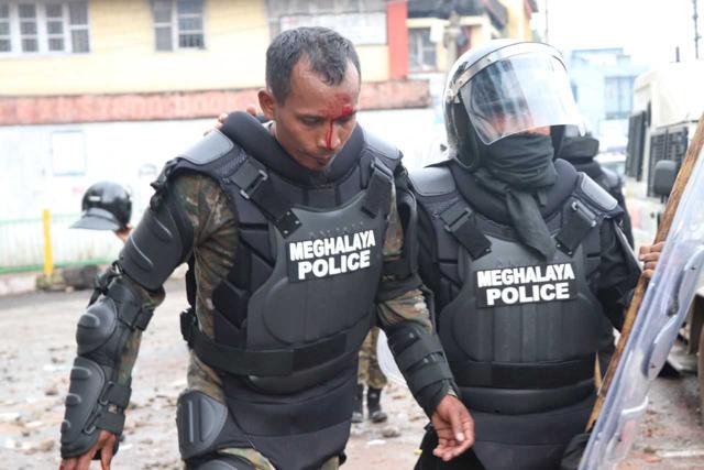 Several civilians and security personnel were injured in the clashes. (HT Photo) Several civilians and security personnel were injured in the clashes. (HT Photo)