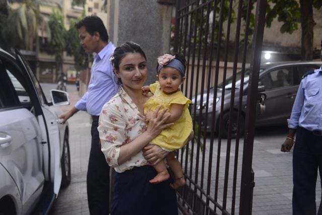 Little Inaaya was at her mamu Saif Ali Khan’s place when her mother Soha and she were snapped. (Viral Bhayani)