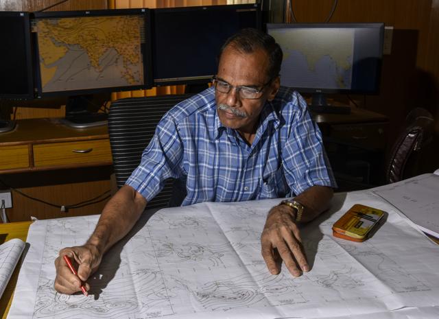 Bishwambhar S marks pressure changes with a pencil. Bishwambhar S marks pressure changes with a pencil.
