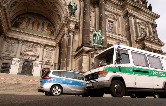 Police vehicles at the Berliner Dom after a German policeman shot a man at the Berlin Cathedral, German media reported in Berlin, Germany. (Reuters Photo) Police vehicles at the Berliner Dom after a German policeman shot a man at the Berlin Cathedral, German media reported in Berlin, Germany. (Reuters Photo)