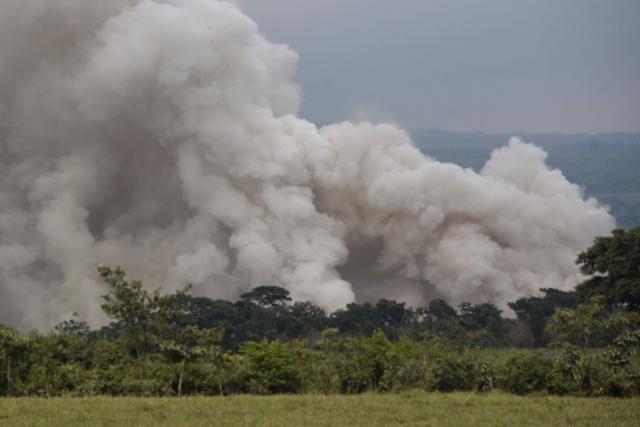 A new smoke column billows from the lower part of the Fuego Volcano forcing rescue operations to be suspended and the evacuation of everyone in the village of San Miguel Los Lotes, in Escuintla Department, about 35 km southwest of Guatemala City, on June 5, 2018. (AFP) A new smoke column billows from the lower part of the Fuego Volcano forcing rescue operations to be suspended and the evacuation of everyone in the village of San Miguel Los Lotes, in Escuintla Department, about 35 km southwest of Guatemala City, on June 5, 2018. (AFP)