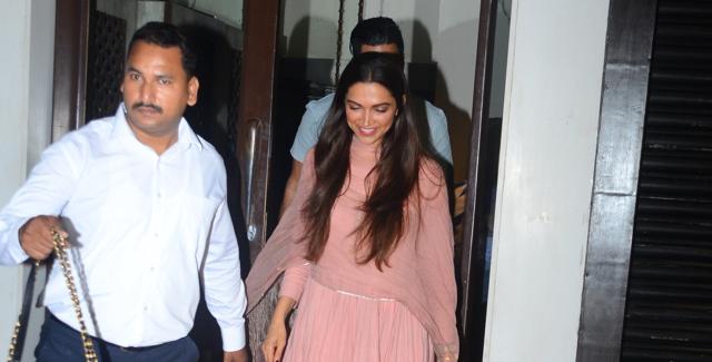 Deepika Padukone at dinner with her mom in Mumbai. (Viral Bhayani)