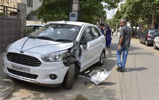 One of the cars hit by the trailer in sector 45 of Gurugram. (Sanjeev Verma/HT Photo)
