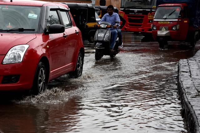 Waterlogging at Shivaji Chowk Vashi in Navi Mumbai on Saturday (Hindustan Times)
