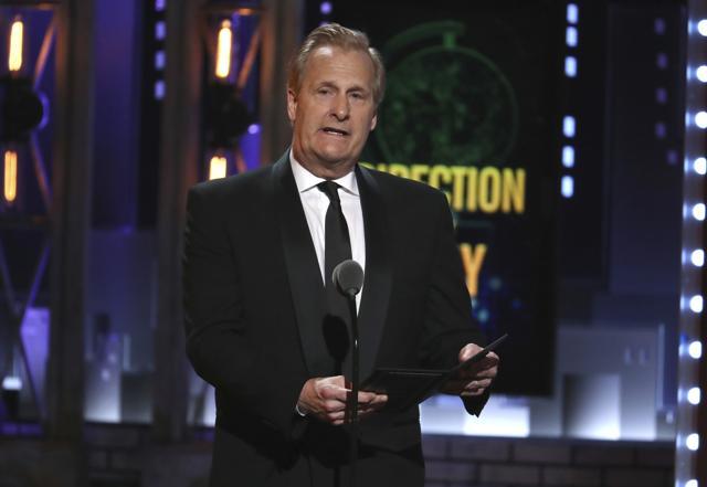 Jeff Daniels presents the award for best direction of a play at the 72nd annual Tony Awards at Radio City Music Hall. (Invision) Jeff Daniels presents the award for best direction of a play at the 72nd annual Tony Awards at Radio City Music Hall. (Invision)