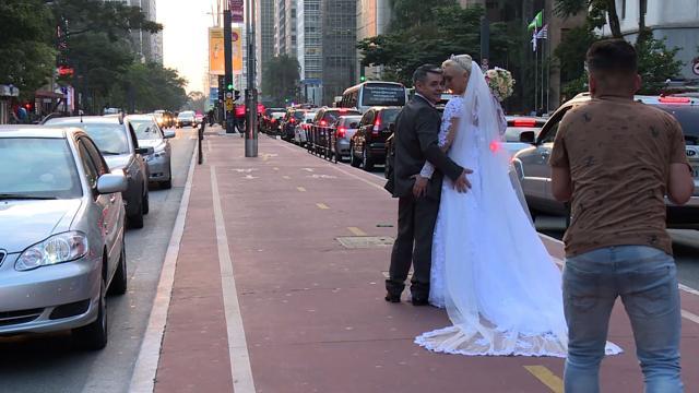 Husband and wife Ademir Avelino, 52, and Glaucia Sudan, 45, pose in wedding clothes for pictures in Sao Paulo on June 8, 2018. (AFP)