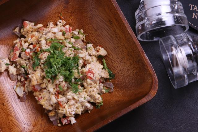 Scrambled eggs is a perfect breakfast option. (Food Darzee)