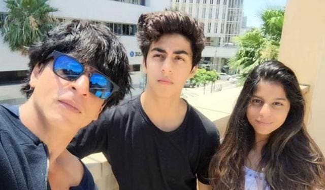 Shah Rukh Khan takes a selfie with son Aryan and daughter Suhana. Shah Rukh Khan takes a selfie with son Aryan and daughter Suhana.
