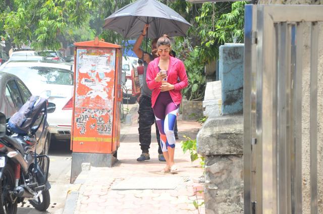 Jacqueline Fernandez scores a perfect 10 in the physical fitness department. (Viral Bhayani)