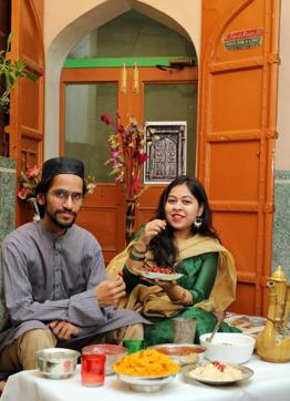 Abu Sufiyan, her friend, founder of the portal Purani Dilli Walo ki Baatein, recently organised an iftar at a Hindu family’s haveli. (Manoj Verma/ HT Photo) Abu Sufiyan, her friend, founder of the portal Purani Dilli Walo ki Baatein, recently organised an iftar at a Hindu family’s haveli. (Manoj Verma/ HT Photo)