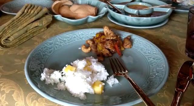The lower part of lemongrass is usually bruised and used in food. It gives a refreshing, lemony flavour to your dishes. (HT file photo) The lower part of lemongrass is usually bruised and used in food. It gives a refreshing, lemony flavour to your dishes. (HT file photo)