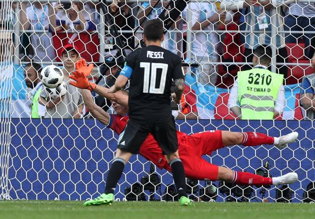 Iceland's Hannes Halldorsson saves a penalty taken by Argentina's Lionel Messi. (REUTERS) Iceland's Hannes Halldorsson saves a penalty taken by Argentina's Lionel Messi. (REUTERS)