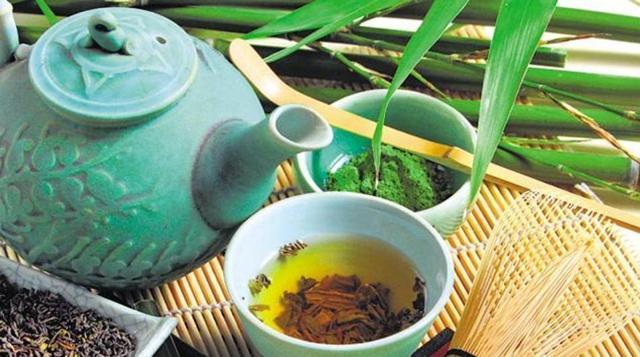 Chamomile tea has sleep-promoting properties. (Shutterstock)