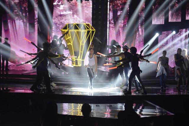 Kareena Kapoor Khan rehearsing for Miss India pageant. (Viral Bhayani)