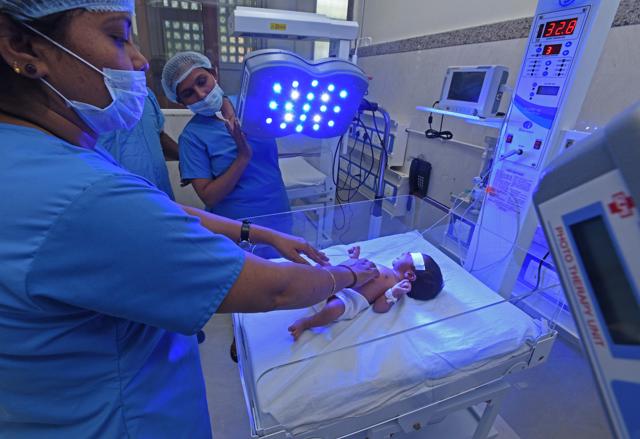 A new born in neonatal intensive care (NICU) at the Rajiv Gandhi Hospital, Yerwada. (Pratham Gokhale/HT Photo)