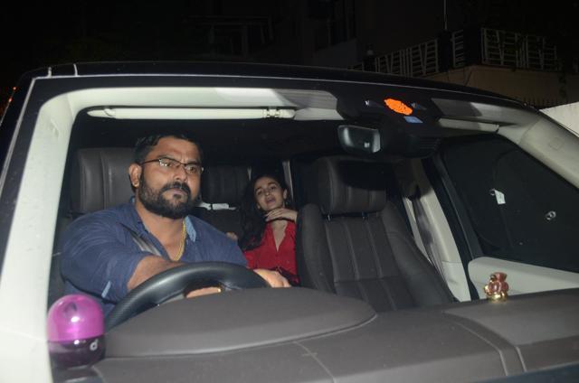 Alia Bhatt looks pretty even in minimal make up. (Viral Bhayani)