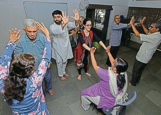 Hrishekesh Pawar (third from left), conducting the specially designed dance programme for people with Parkinson’s disease. Pawar runs the Hrishekesh Centre of Dance in Pune and introduced the dance for people with Parkinson’s in 2009. (Pratham Gokhale/HT Photo)