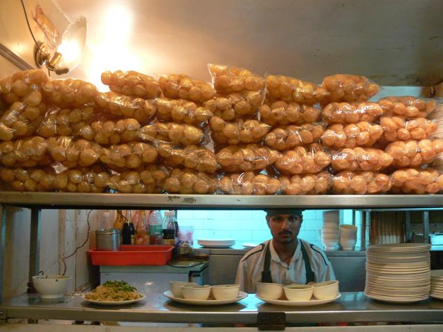 Vithal Bhelwala behind New Empire Cinema, Fort (established in 1875), is famous for his Bhel Puri (they even claim to have invented it here!) Vithal Bhelwala behind New Empire Cinema, Fort (established in 1875), is famous for his Bhel Puri (they even claim to have invented it here!)