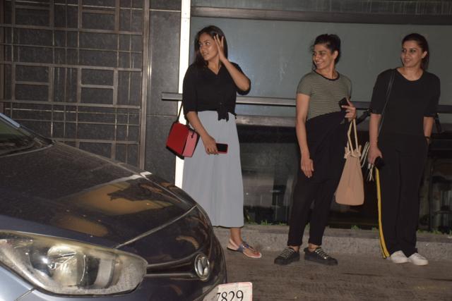 Mira Rajput is having a good time with friends. She was seen at the upscale restaurant, Indigo in Juhu on Saturday night. (Manav Manglani)