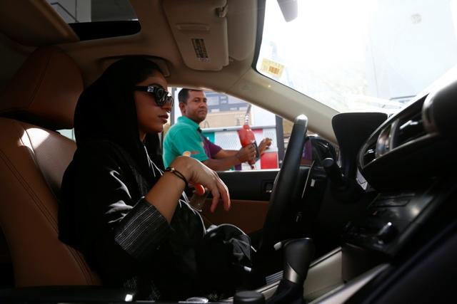 Majdooleen, who is among the first Saudi women allowed to drive in Saudi Arabia, refuels her car as she drives work in Riyadh, Saudi Arabia June 24, 2018. (REUTERS) Majdooleen, who is among the first Saudi women allowed to drive in Saudi Arabia, refuels her car as she drives work in Riyadh, Saudi Arabia June 24, 2018. (REUTERS)