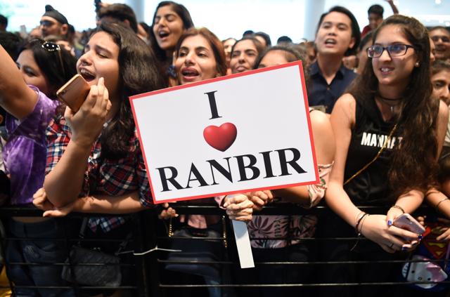 Ranbir Kapoor Arrives In Bangkok To A Stars Welcome For Iifa Awards 2018 Watch Videos