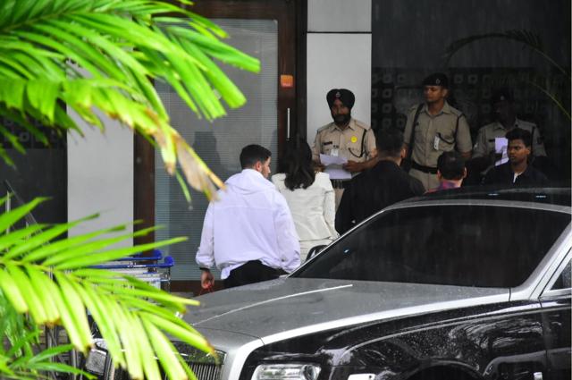 Priyanka Chopra and Nick Jonas at the Mumbai airport. (Manav Manglani)