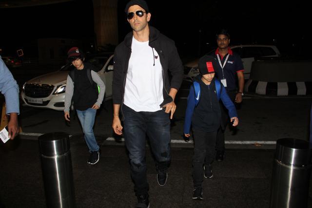 Hrithik Roshan seen in the company of two sons, Hrehaan and Hridhaan. (Viral Bhayani)