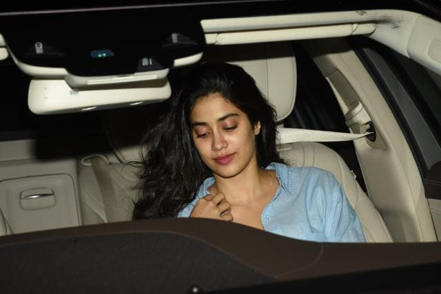 Janhvi Kapoor looks quite like her mother Sridevi here. (Viral Bhayani)