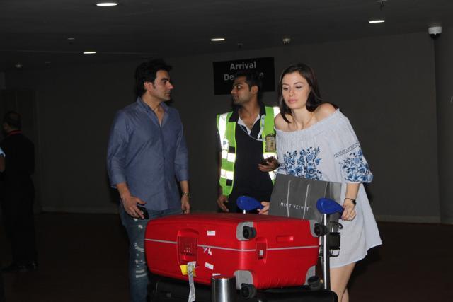 Arbaaz Khan with his rumoured girlfriend at Mumbai airport. (Viral Bhayani)