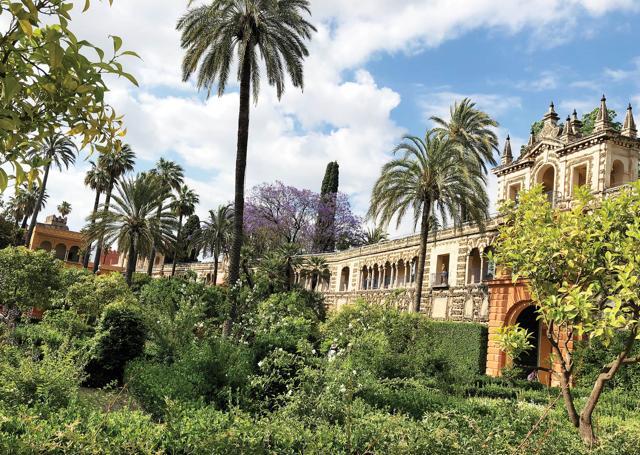The Alcázar combines ancient Muslim architecture with Christian grandeur The Alcázar combines ancient Muslim architecture with Christian grandeur