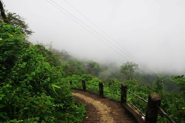 The trail towards double decker bridge. (Shutterstock) The trail towards double decker bridge. (Shutterstock)