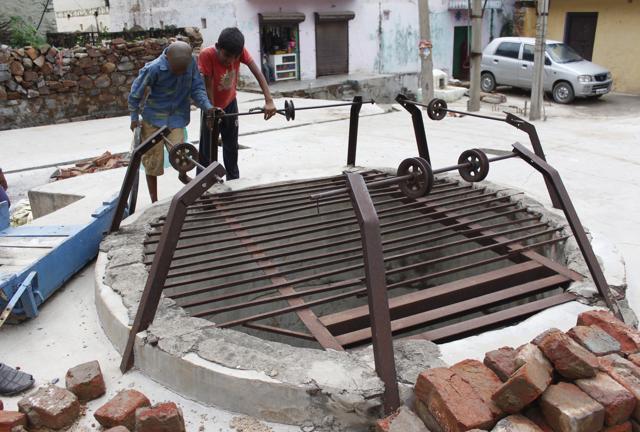 A natural well in Bandhwari village which has been shut after drying up due to depleting groundwater levels. (Yogendra Kumar/HT PHOTO) A natural well in Bandhwari village which has been shut after drying up due to depleting groundwater levels. (Yogendra Kumar/HT PHOTO)