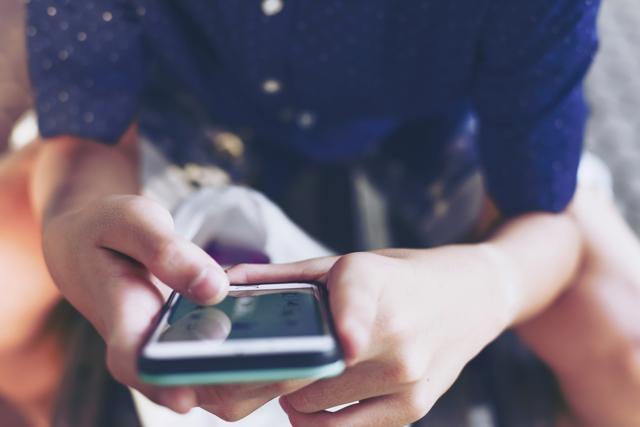 Exposed to tablets and smartphones at an increasingly early age, kids are correspondingly savvier about using them and easily share tips with friends. (Shutterstock) Exposed to tablets and smartphones at an increasingly early age, kids are correspondingly savvier about using them and easily share tips with friends. (Shutterstock)