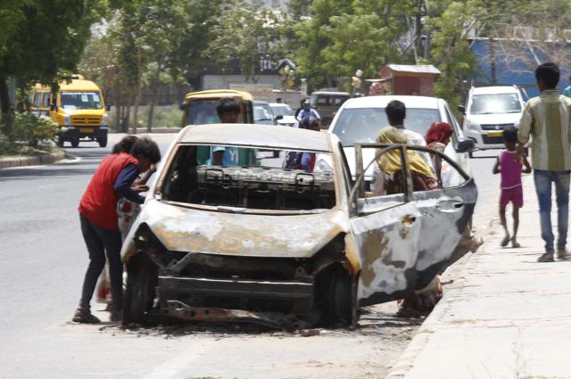 A burnt car seen at Sector 34 near CNG pump, in Gurugram. HT checked three spots in the city where charred vehicles have been abandoned and result in nightmarish congestion on roads. (Yogendra Kumar/HT PHOTO) A burnt car seen at Sector 34 near CNG pump, in Gurugram. HT checked three spots in the city where charred vehicles have been abandoned and result in nightmarish congestion on roads. (Yogendra Kumar/HT PHOTO)