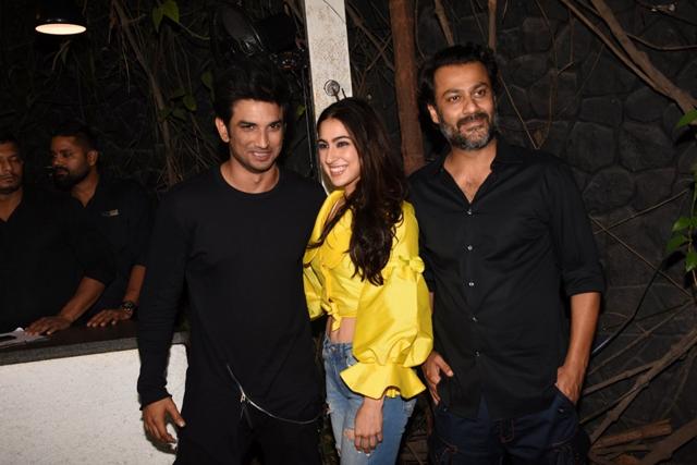 Kedarnath team Sushant Singh Rajput, Sara Ali Khan and Abhishek were spotted in the city. Kedarnath team Sushant Singh Rajput, Sara Ali Khan and Abhishek were spotted in the city.