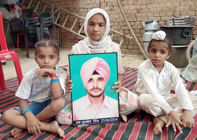 Gurbhej’s mother and children at their home. (Sameer Sehgal/HT Photo) Gurbhej’s mother and children at their home. (Sameer Sehgal/HT Photo)