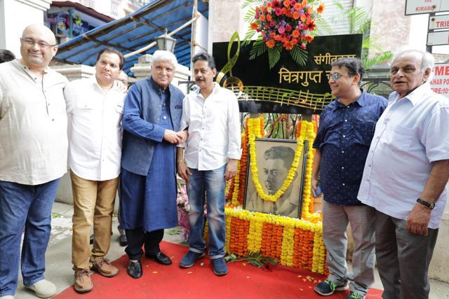 Celebrities like Javed Akhtar and writer Ashish Shelar at the unveiling of Chitragupta Chowk, named after celebrated music composer Chitragupta Shrivastava, in Mumbai’s Bandra area.