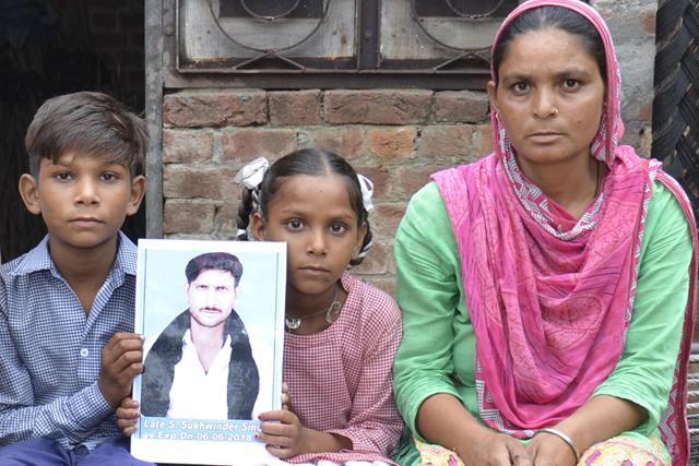 Sukhjinder Singh’s children and wife in Fatehabad village in Tarn Taran district. (Sameer Sehgal/HT Photo) Sukhjinder Singh’s children and wife in Fatehabad village in Tarn Taran district. (Sameer Sehgal/HT Photo)