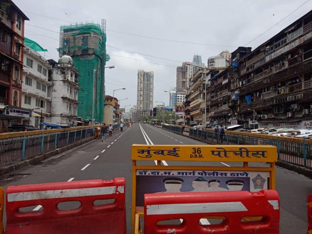 The bridge is closed to traffic currently, and vehicles are being diverted towards Kennedy bridge. (Kunal Patil/HT Photo) The bridge is closed to traffic currently, and vehicles are being diverted towards Kennedy bridge. (Kunal Patil/HT Photo)