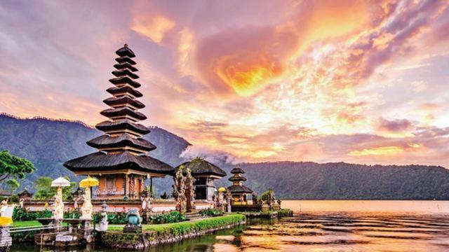 There are several spas and wellness resorts that combine yoga with music, and offer traditional Balinese cuisine. (Shutterstock) There are several spas and wellness resorts that combine yoga with music, and offer traditional Balinese cuisine. (Shutterstock)