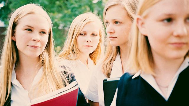 The Virgin Suicides began Sofia Coppola’s long artistic collaboration with Kirsten Dunst. The Virgin Suicides began Sofia Coppola’s long artistic collaboration with Kirsten Dunst.